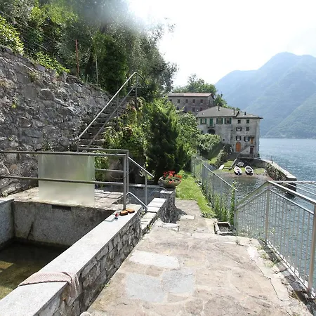 Letizia Villa *